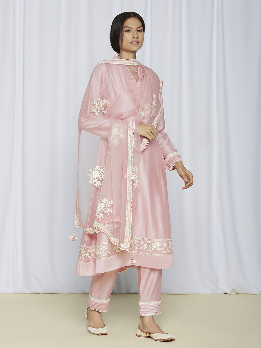 Amazon.com: Women Rayon Cotton Gujarat Kutch Garba Dandiya Ladies  Dress-Navratri Special Embroidered Ladies Kediya-Traditional  Wear-Navratri-Garba Dandiya Dress-Uniq top-with Dhoti Pant-Bohemian (X  SMALL) : Clothing, Shoes & Jewelry