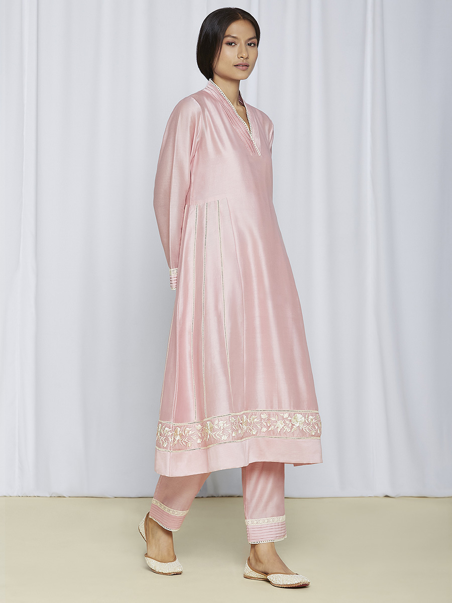 Get this Pushpita light pink kurta pant set for women