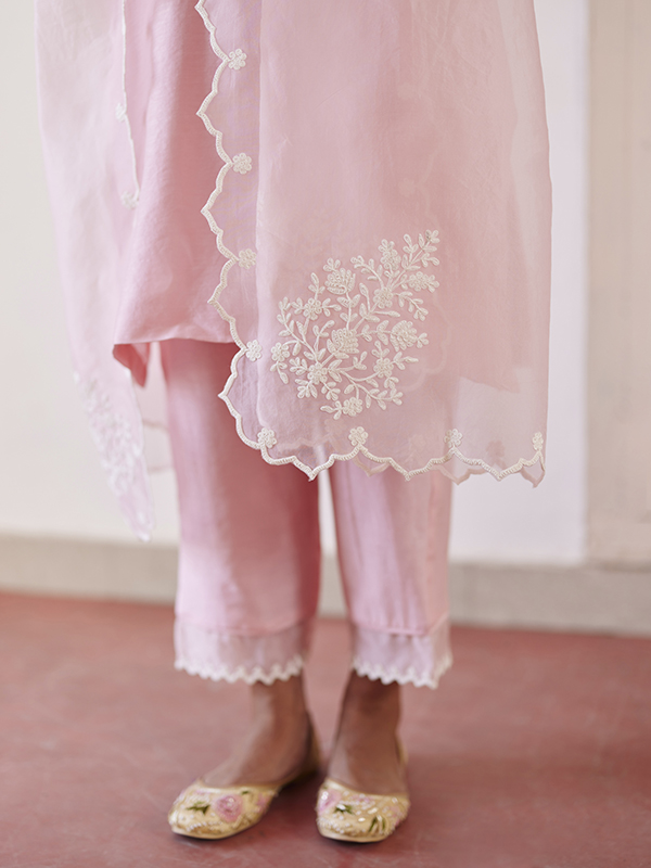 amisha-kothari-label-collection-riwayat-safina-kurta-set-pink-6