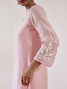 amisha-kothari-label-collection-riwayat-safina-kurta-set-pink-5