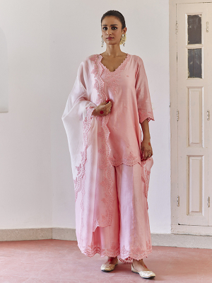 amisha-kothari-label-collection-riwayat-​zarah-sharar-set-pink
