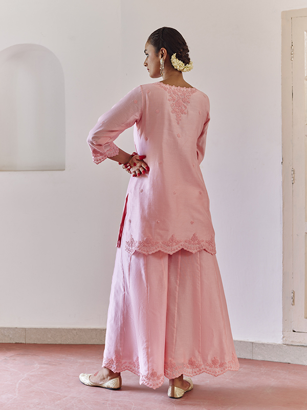 amisha-kothari-label-collection-riwayat-​zarah-sharar-set-pink-3