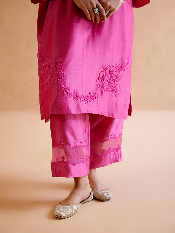 amisha-kothari-label-narayani-hot-pink-7