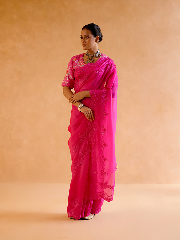 amisha-kothari-label-saree-gayatri-hot-pink-2