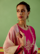 amisha-kothari-label-rangraag-festive-2024-ahilya-kurta-set-hot-pink-4