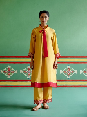 amisha-kothari-label-festive-2024-rangraag-shyamali-tunic-set-yellow-1