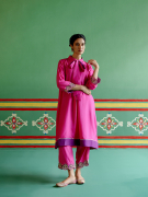 amisha-kothari-label-festive-2024-rangraag-shyamali-tunic-set-hot-pink-1