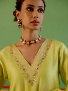 amisha-kothari-label-rangraag-festive-2024-kumari-kurta-set-green-hot-pink-6