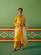 amisha-kothari-label-rangraag-festive-2024-padmini-kurta-set-yellow-ecru-1