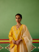 amisha-kothari-label-rangraag-festive-2024-padmini-kurta-set-yellow-ecru-3