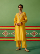 amisha-kothari-label-rangraag-festive-2024-padmini-kurta-set-yellow-ecru-4