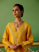 amisha-kothari-label-rangraag-festive-2024-padmini-kurta-set-yellow-ecru-6