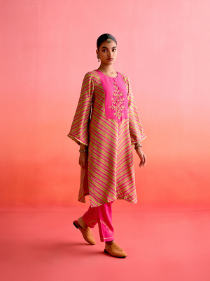 amisha-kothari-label-festive-2025-leheriya-tunic-set-hot-pink-lime-green-1