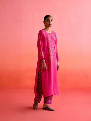 amisha-kothari-label-festive-2025-kesariya-tunic-set-hot-pink-1