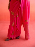 amisha-kothari-label-festive-2025-charbagh-saree-hot-pink-5
