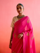 amisha-kothari-label-festive-2025-charbagh-saree-hot-pink-4