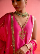 amisha-kothari-label-kurta-set-sunheri-pink-hot-pink-4