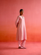 amisha-kothari-label-kurta-set-ambrai-pink-4