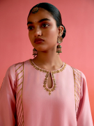 amisha-kothari-label-kurta-set-ambrai-pink-8