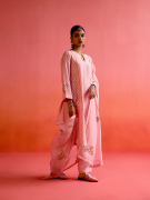 amisha-kothari-label-kurta-set-ambrai-pink-1