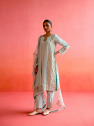 amisha-kothari-label-kurta-set-ambrai-blue-2
