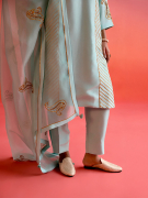 amisha-kothari-label-kurta-set-ambrai-blue-8
