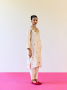 amisha-kothari-label-kurta-sets-jhalawar-ecru-4
