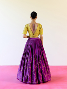 amisha-kothari-label-sawai-ghaghra-set-purple-7