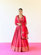 amisha-kothari-label-ghaghra-set-sirohi-red-1