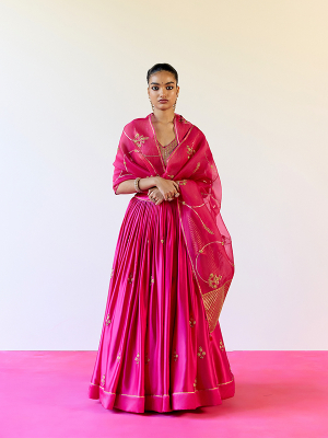 amisha-kothari-label-sikar-ghaghra-set-hot-pink-1