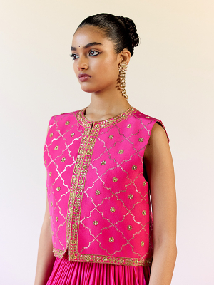 amisha-kothari-label-jawahar-koti-hot-pink-1