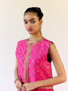 amisha-kothari-label-jawahar-koti-hot-pink-2