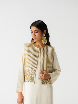 amisha-kothari-label-shift-rajni-koti-ivory-1
