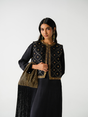 amisha-kothari-label-shift-nisha-koti-black-1