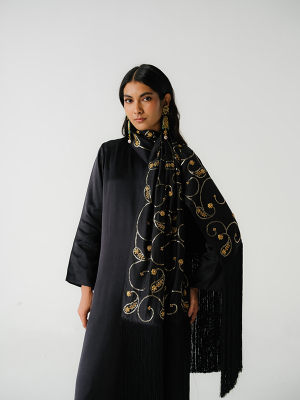 amisha-kothari-label-accessories-scarf-naseem=black-1