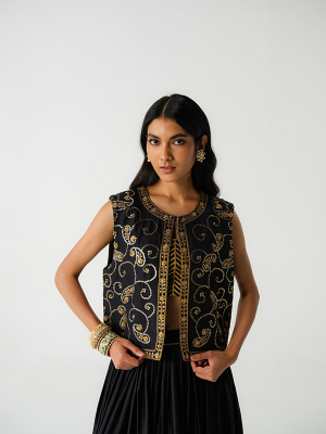 amisha-kothari-label-shift-dhruvi-koti-black-1