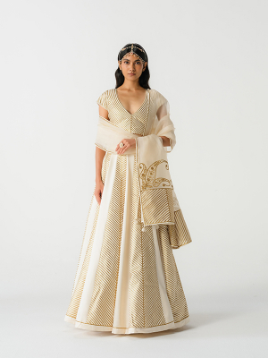 amisha-kothari-label-shift-chaaya-ghaghra-ecru-1