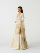 amisha-kothari-label-shift-chaaya-ghaghra-ecru-2