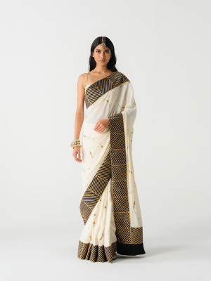 amisha-kothari-label-shift-ecru-mehtab-saree-1