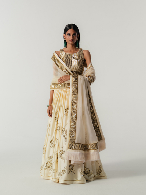 amisha-kothari-label-festibe-2026-dhruv-ghaghra-set-ecru-1